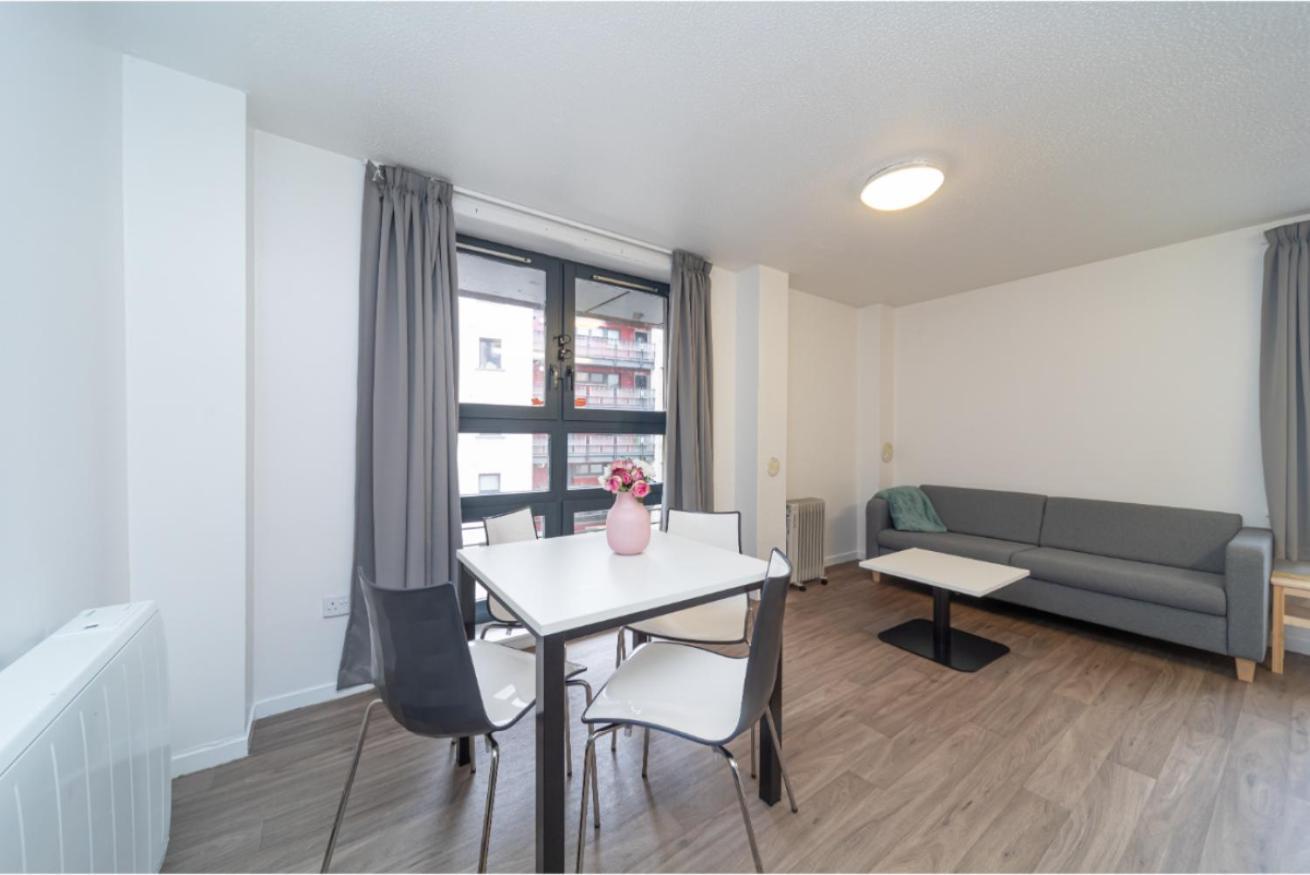 Joivy Affordable 3,4,5 And 12 Bed Private Flats Next To Royal Mile (Adults Only) Apartamento Edimburgo Exterior foto