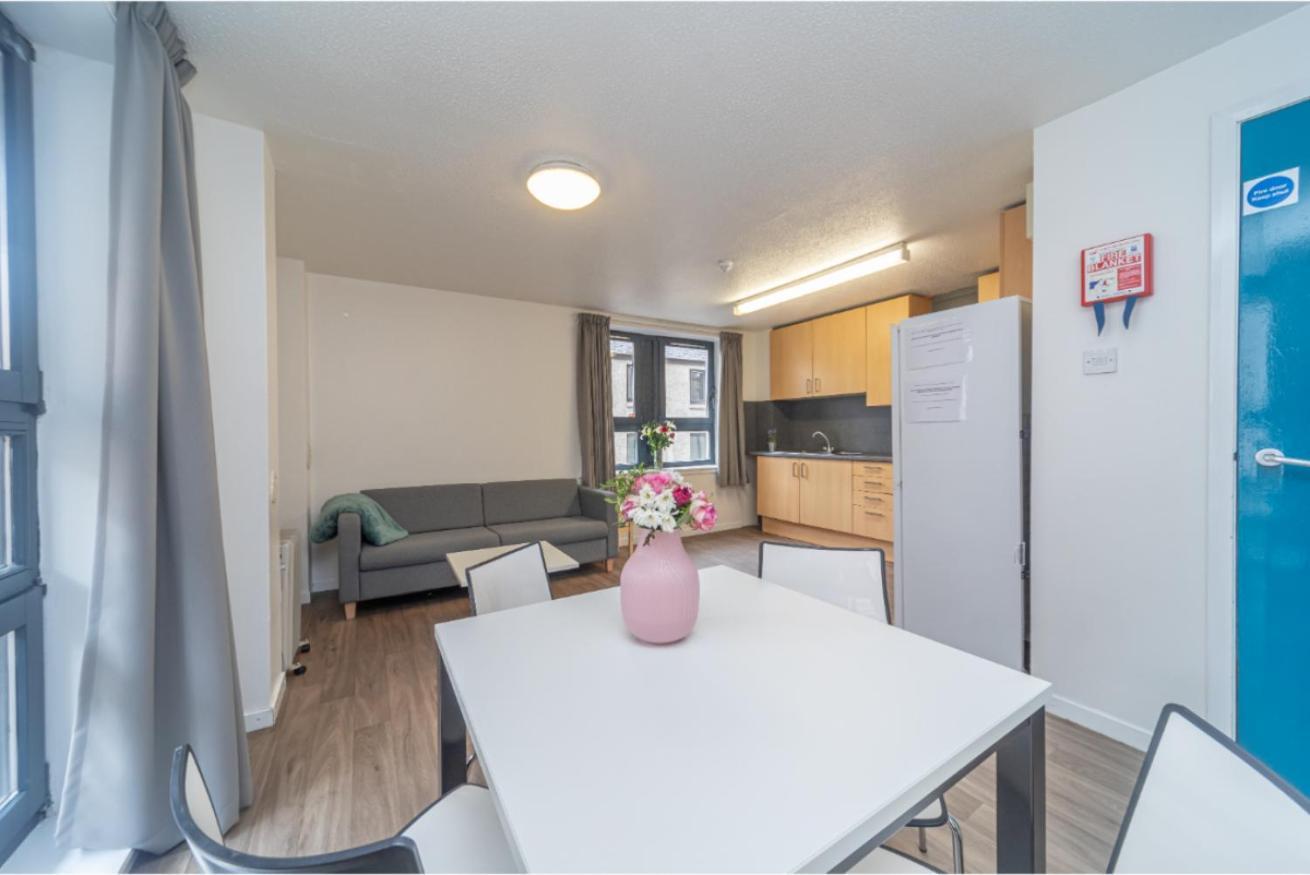 Joivy Affordable 3,4,5 And 12 Bed Private Flats Next To Royal Mile (Adults Only) Apartamento Edimburgo Exterior foto